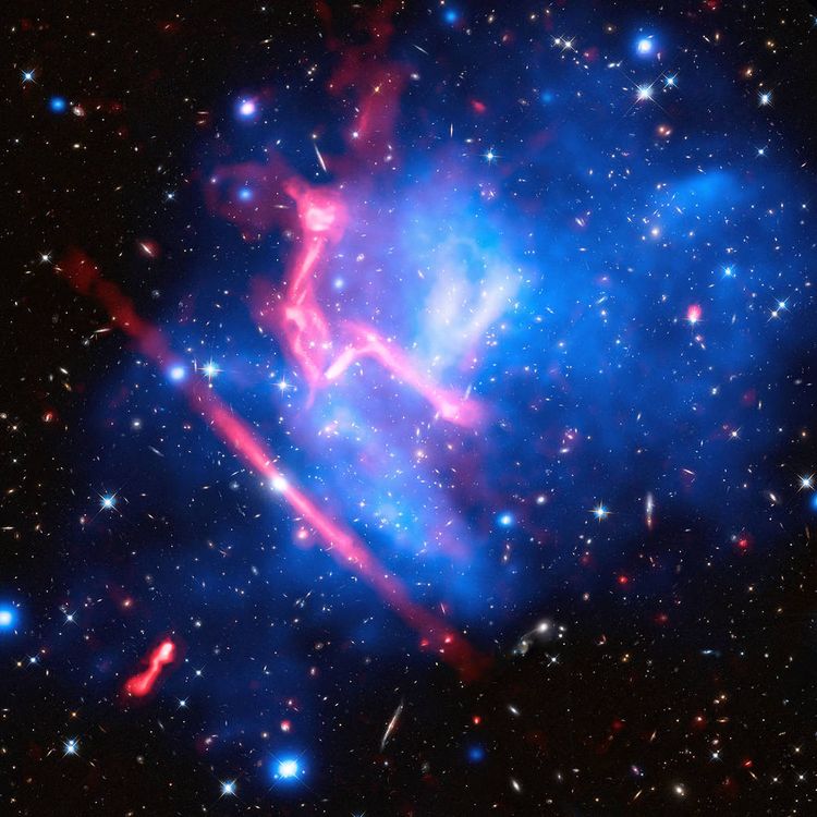Hubble, Chandra, Jansky VLA Telescopes Collaborate on Galaxy Cluster